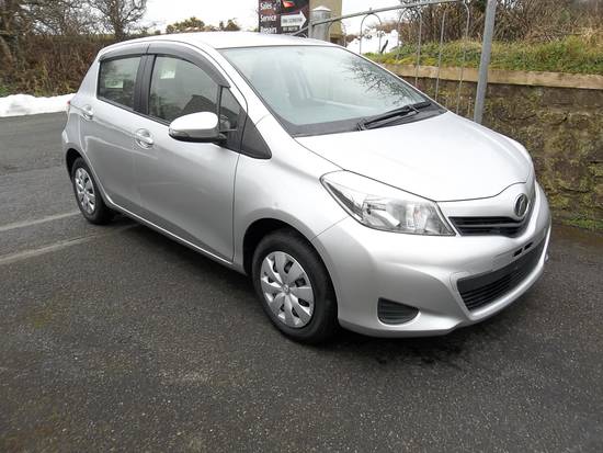 2012 toyota vitz silver right front