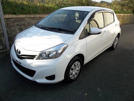 2012 Toyota Vitz White Auto Front Left